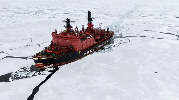 Quebra-gelo nuclear Yamal durante pesquisas no mar de Kara, que fizeram parte da maior expedição mundial ao Ártico - Sputnik Brasil