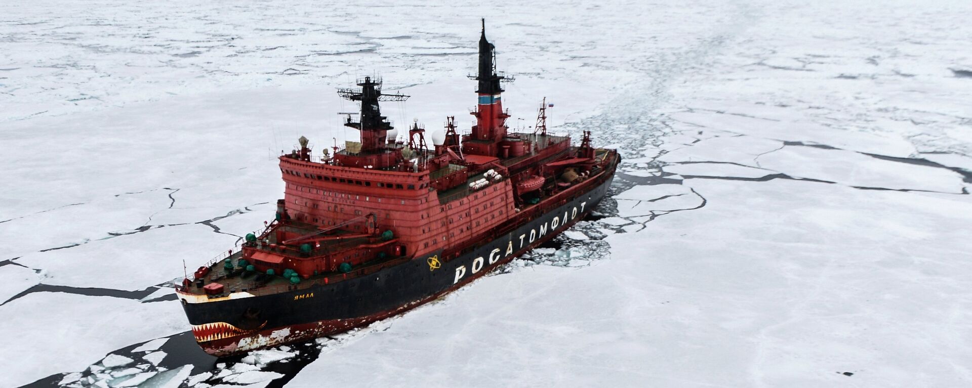 Quebra-gelo nuclear Yamal durante pesquisas no mar de Kara, que fizeram parte da maior expedição mundial ao Ártico - Sputnik Brasil, 1920, 07.01.2024