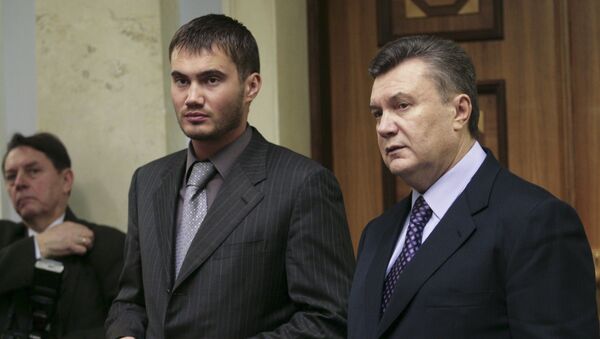 Ex-presidente da Ucrânia Viktor Yanukovych com filho - Sputnik Brasil