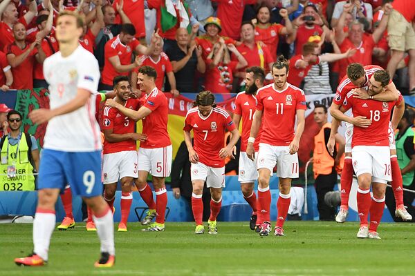 Rússia e País de Gales pela última rodada do grupo B da Euro 2016 - Sputnik Brasil