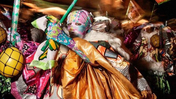 Exposição  'Bate-Bola – Rio Carnaval Secreto', de Vicent Rosenblat, no Sesc Madureira. - Sputnik Brasil