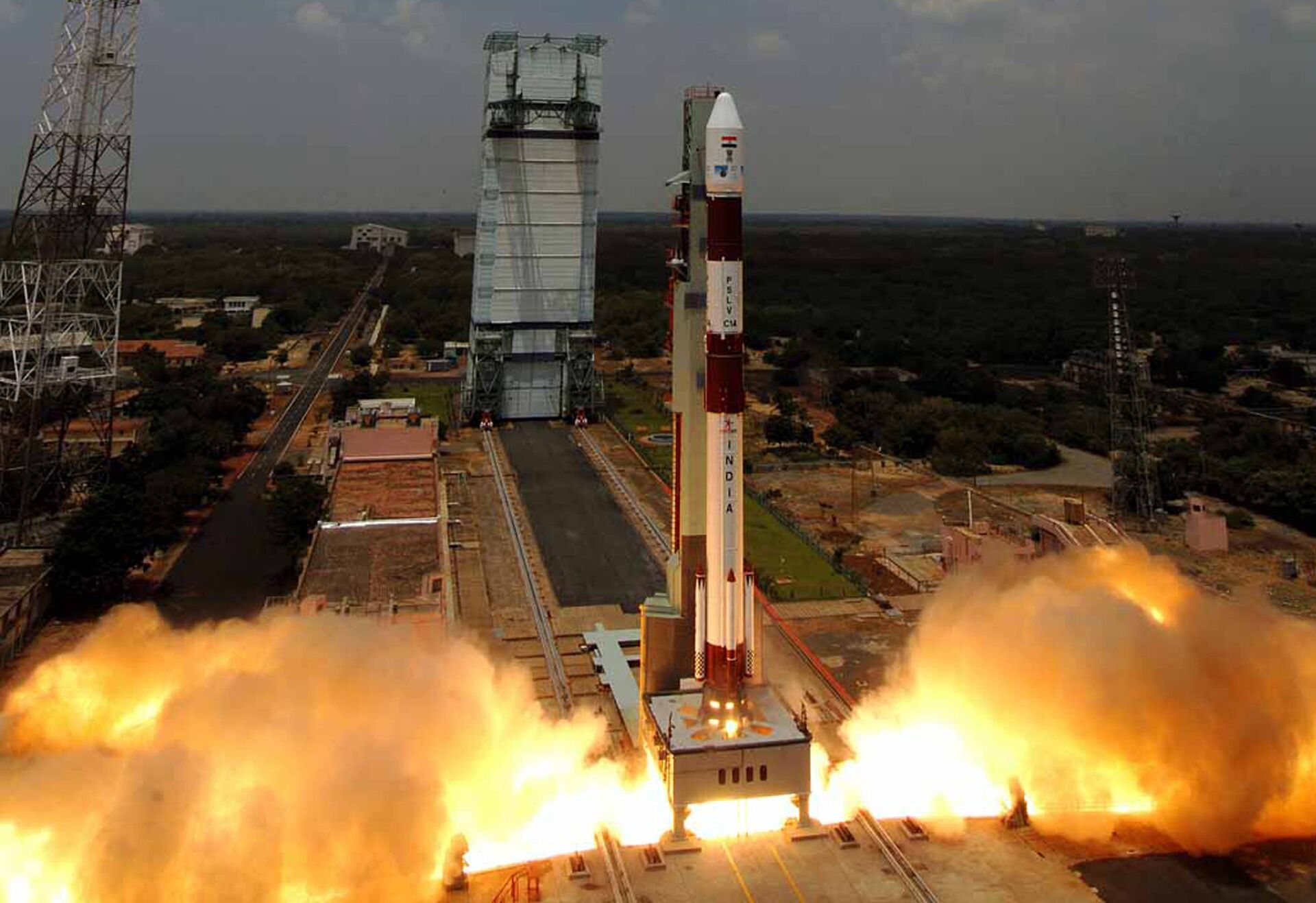 Organização Indiana de Pesquisa Espacial (ISRO) lança o Polar Satellite Launch Vehicle C-34 (PSLV) do centro espacial Satish Dhawan, em 23 de setembro 2009 (imagem de arquivo) - Sputnik Brasil, 1920, 21.12.2022