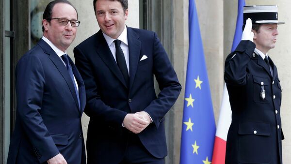 Presidente francês Francois Hollande e premiê italiano Mateo Renzi em Paris - Sputnik Brasil