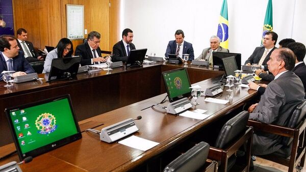 Michel Temer durante reunião com ministros do núcleo de infraestrutura e líderes do governo - Sputnik Brasil