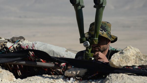 Um soldado do exército sírio a 7 km de Palmira (foto de arquivo) - Sputnik Brasil