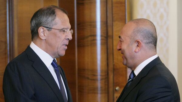 O ministro das Relações Exteriores da Rússia Sergei Lavrov e o seu homólogo turco Mevlut Cavusoglu - Sputnik Brasil