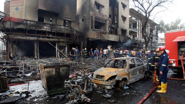 Local de explosão de carro-bomba, em Karrada, Bagdá, Iraque - Sputnik Brasil