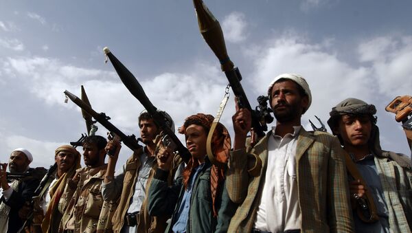 Militantes armados leais aos rebeldes houthis, Sanaa, Iêmen, 20 de junho de 2016 - Sputnik Brasil