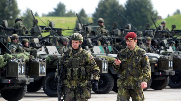 Soldados europeus da OTAN na Europa Oriental - Sputnik Brasil