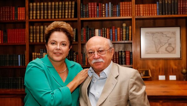Roberto Amaral em encontro com a presidenta afastada Dilma Rousseff em 2014 - Sputnik Brasil
