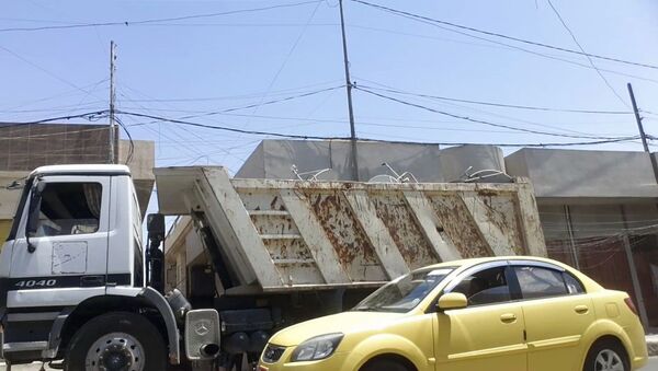 Camião carregado de antenas parabólicas confiscadas por terroristas em Mosul - Sputnik Brasil