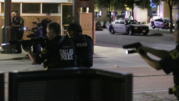 Policiais de Dallas em operação depois do tiroteio de 7 de julho de 2016 - Sputnik Brasil