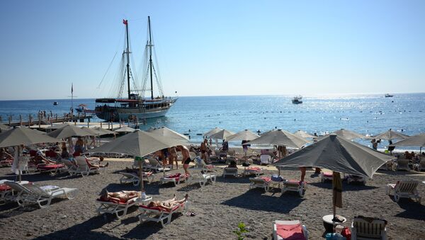 Praia em Antalya - Sputnik Brasil