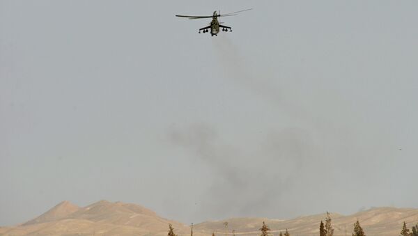 A Mi 24 helicopter of the Syrian army in the vicinity of Palmyra, Syria. - Sputnik Brasil