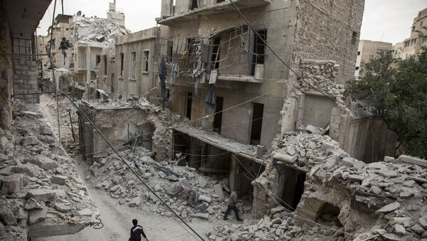 Cidade síria de Aleppo após bombardeamentos, 2 de maio 2016 - Sputnik Brasil