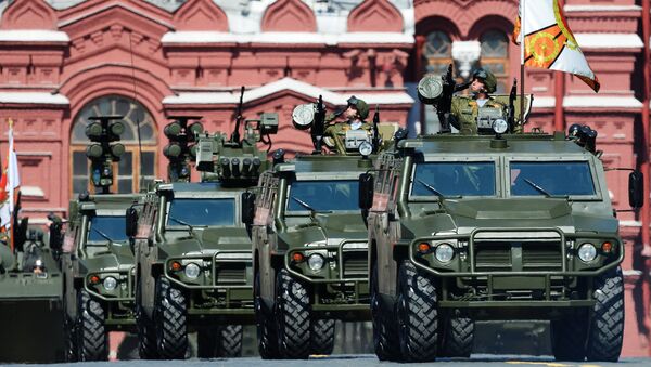 Veículos militares blindados Tigr equipados com mísseis guiados antitanque Kornet na Parada da Vitória, Mosocu, Rússia, 9 de maio de 2016 - Sputnik Brasil