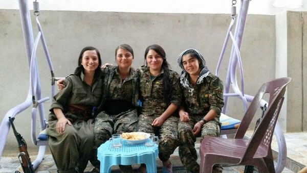 Grupos armados de mulheres yazidis lutam contra terroristas de Daesh - Sputnik Brasil