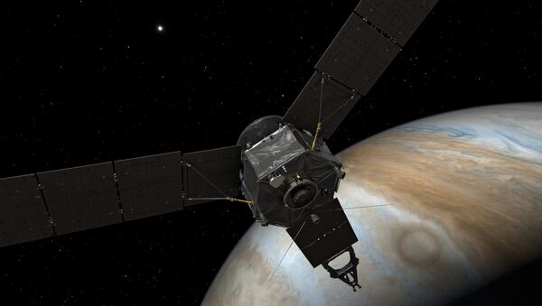 A sonda Juno na órbita de Júpiter. - Sputnik Brasil