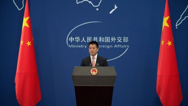 O porta-voz da chancelaria chinesa, Lu Kang fala durante uma coletiva de imprensa em Pequim, em 13 de julho de 2016 - Sputnik Brasil