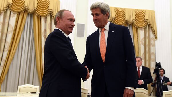 O presidente russo, Vladimir Putin, recebe o secretário de Estado dos EUA, John Kerry, em Moscou - Sputnik Brasil