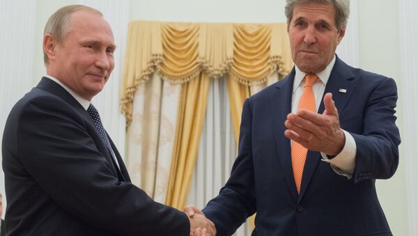 Presidente russo Vladimir Putin e o secretário de Estado norte-americano John Kerry durante encontro bilateral no Kremlin, Moscou, Rússia, 14 de julho de 2016 - Sputnik Brasil