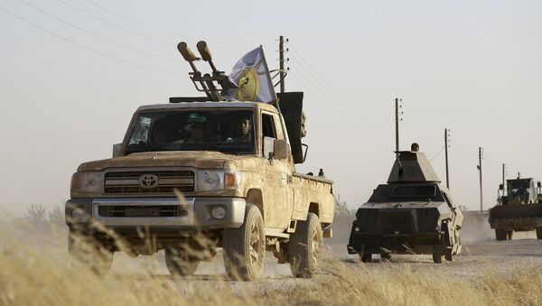 Militantes curdos e árabes apoiados pelos EUA avançam em Manbij, no norte da Síria (foto de arquivo) - Sputnik Brasil