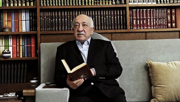 FILE – In this March 15, 2014 file photo, Turkish Muslim cleric Fethullah Gulen, sits at his residence in Saylorsburg, Pennsylvania, United States. - Sputnik Brasil