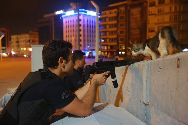 Policiais em Istambul - Sputnik Brasil