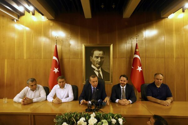 Presidente turco Recep Tayyip Erdogan dá uma entrevista em Istambul - Sputnik Brasil