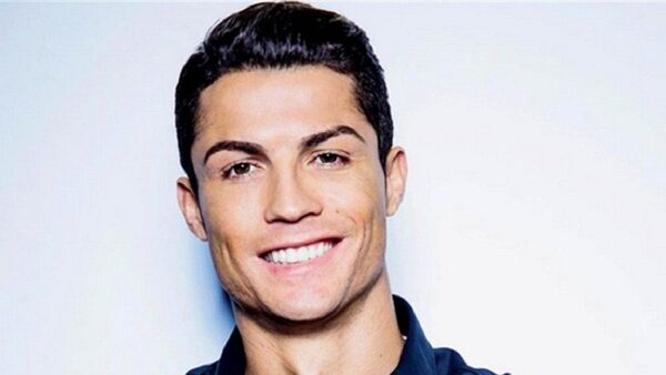 Portuguese Real Madrid footballer Cristiano Ronaldo poses for his new collection of CR7 Shirts - Sputnik Brasil