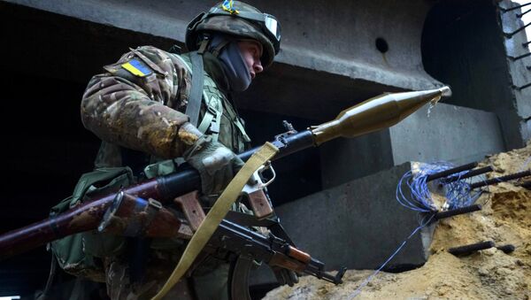 Militar ucraniano da cidade de Peski - Sputnik Brasil
