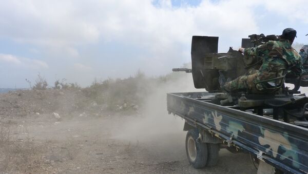 O exército sírio durante um combate no bairro de Salamiya da província de Hama (foto de arquivo) - Sputnik Brasil