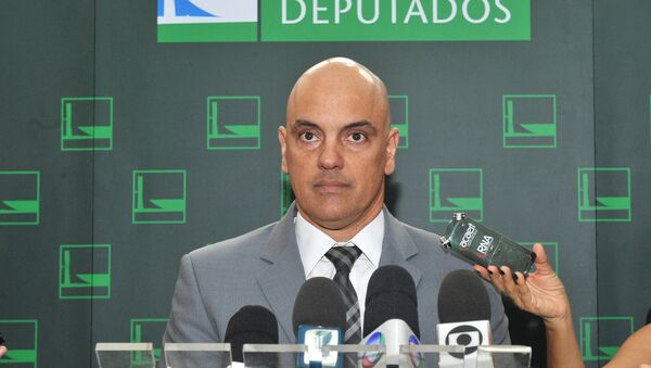 Ministro da Justiça diz que está sendo elaborado projeto para regulamentação do aplicativo - Sputnik Brasil