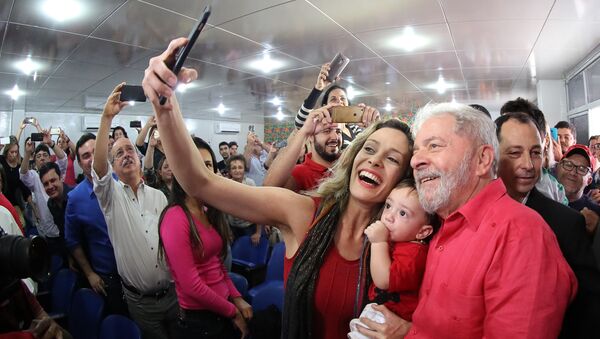 Lula em Ato da Frente Brasil Popular em Caruaru - Sputnik Brasil