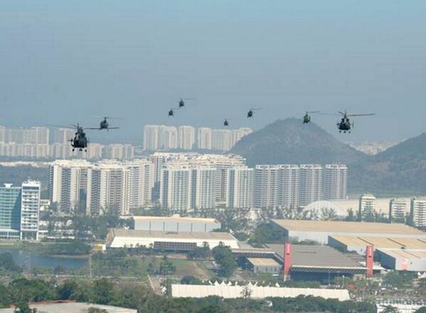 Helicópteros do Exército sobrevoam a cidade maravilhosa - Sputnik Brasil
