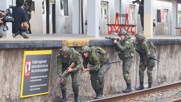 Forças de segurança realizam exercício para a Olimpíada, na estação de trem de Deodoro - Sputnik Brasil