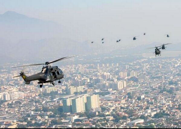 Helicópteros do Exército sobrevoam a cidade maravilhosa - Sputnik Brasil