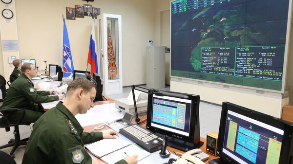 O centro de controle de operações do radar em Voronezh, Rússia - Sputnik Brasil