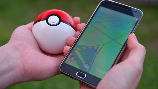Pokémon GO, da Nintendo, na tela de um celular - Sputnik Brasil