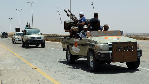 Forças leais ao governo líbio apoiado pela ONU patrulham entrada de Sirte - Sputnik Brasil