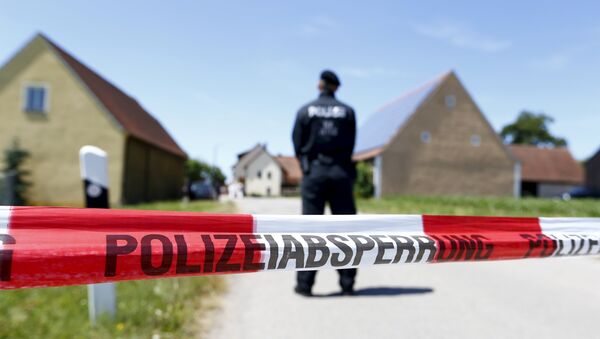 A police tape and a German police officer are seen in Tiefenthal near Ansbach, Germany, July 10, 2015 - Sputnik Brasil