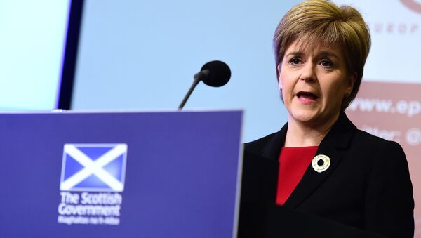 Scotland's First Minister Nicola Sturgeon addresses a speech on Scotland's commitment to Europe at an European Policy Centre (EPC) event in Brussels, on June 2, 2015 - Sputnik Brasil