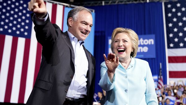 Hillary Clinton e Tim Kaine durante evento do Partido Democrata, em Miami, Florida - Sputnik Brasil