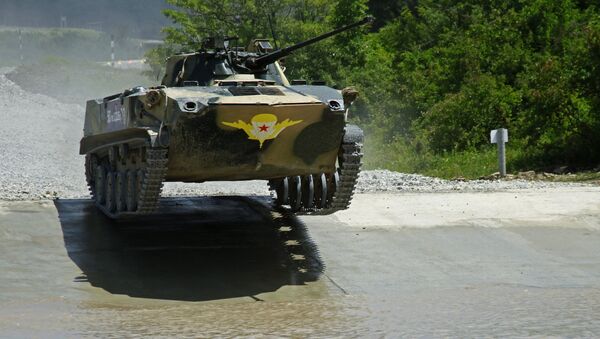 Vehículo de combate participa em segundos Jogos Militares Army-2016 - Sputnik Brasil