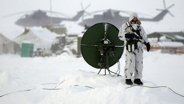 Soldado russo no Ártico - Sputnik Brasil