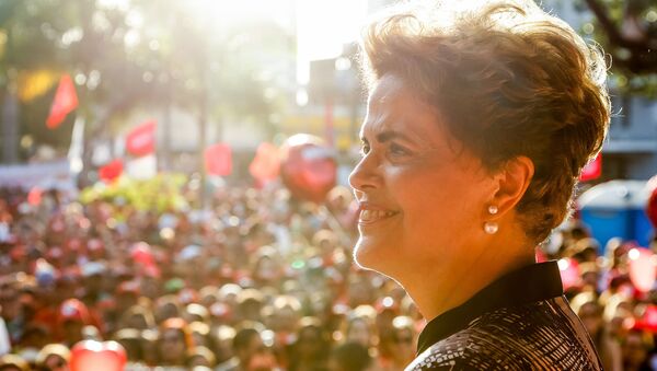 Dilma Rousseff em ato popular em Aracaju - Sputnik Brasil