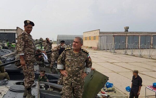 Militares iranianos examinam o material bélico esportivo na Rússia - Sputnik Brasil