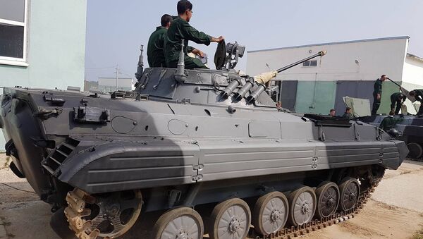 Militares iranianos ensaiam um tanque se preparando para os Jogos do Exército - Sputnik Brasil