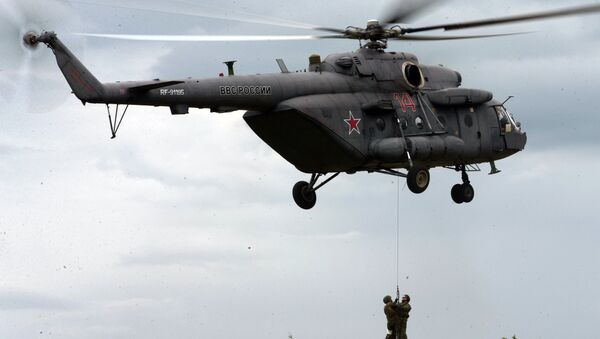 Helicóptero Mi-8 durante os exercícios militares na região de São Petersburgo, Rússia, 2016 - Sputnik Brasil