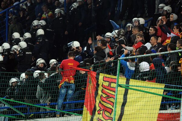 Tumultos no jogo da Eurocopa entre Montenegro e Rússia - Sputnik Brasil